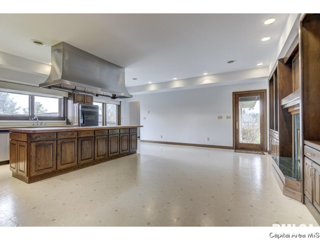 6094 Fulton Road New Berlin, IL 62670 - Photo 9 of 27