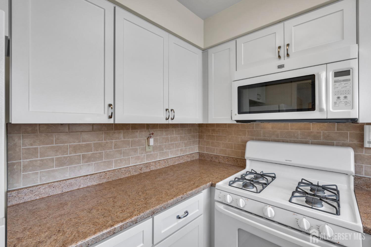 603 Jacob Court Dayton, NJ 08810 - Photo 7 of 21