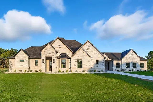 $769,000 | 2061 Glenhollow Drive, Weatherford, TX 76088