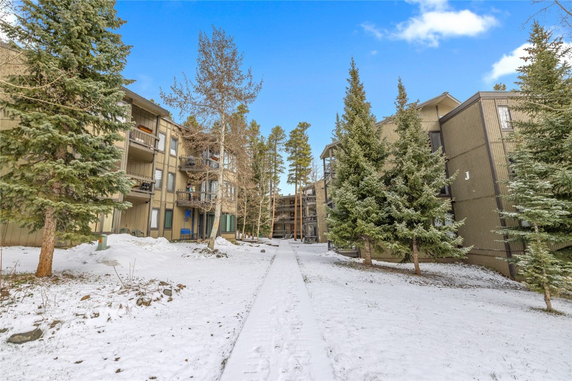 1179 Ski Hill Road, Unit 147 Breckenridge, CO 80424 - Photo 26 of 43 a view of a building with a yard