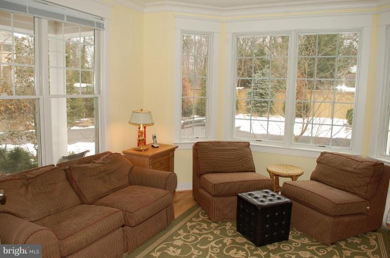 596 Old County Road Severna Park, MD 21146 - Photo 2 of 30 Living Room