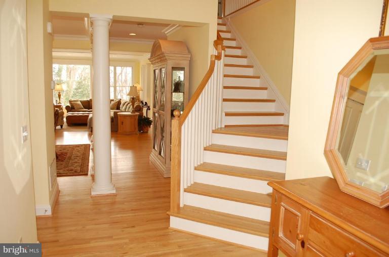 596 Old County Road Severna Park, MD 21146 - Photo 4 of 30 Entrance / Foyer