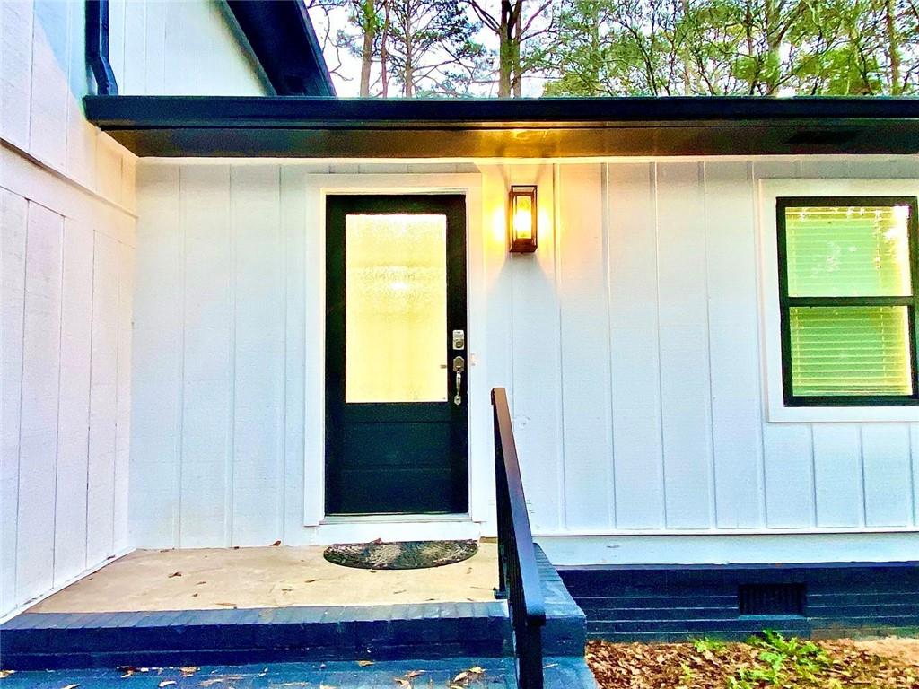 5390 Rockbridge Road Southwest Stone Mountain, GA 30088 - Photo 4 of 49