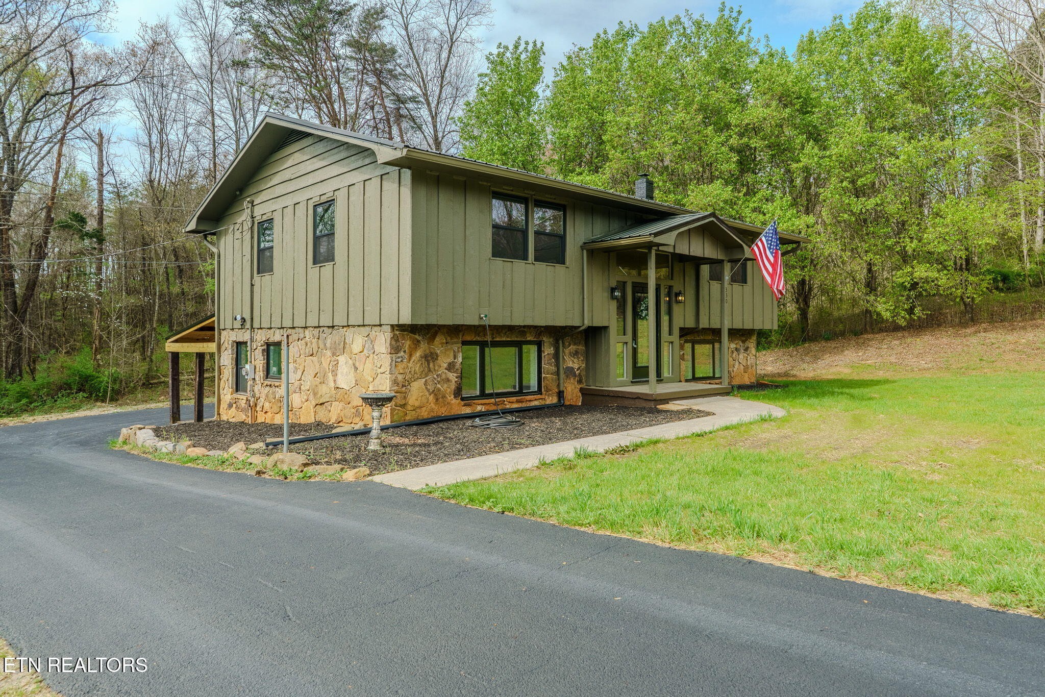 330 Glenn Lane Spring City, TN 37381 - Photo 2 of 34