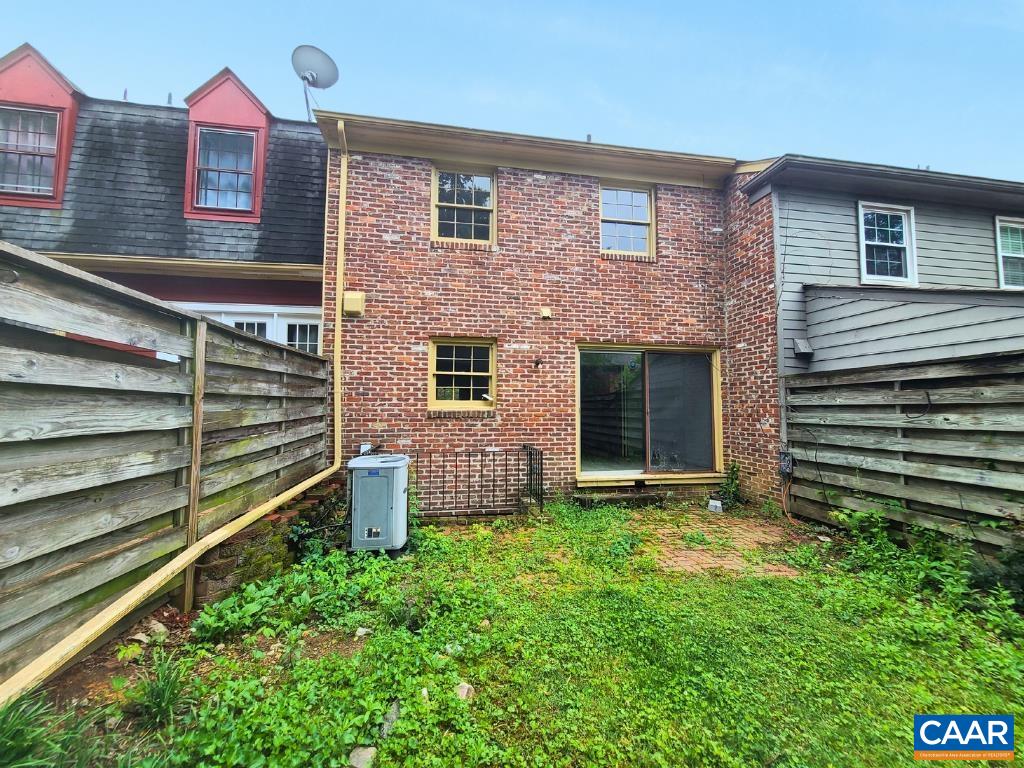 120 Georgetown Green Charlottesville, VA 22901 - Photo 2 of 26