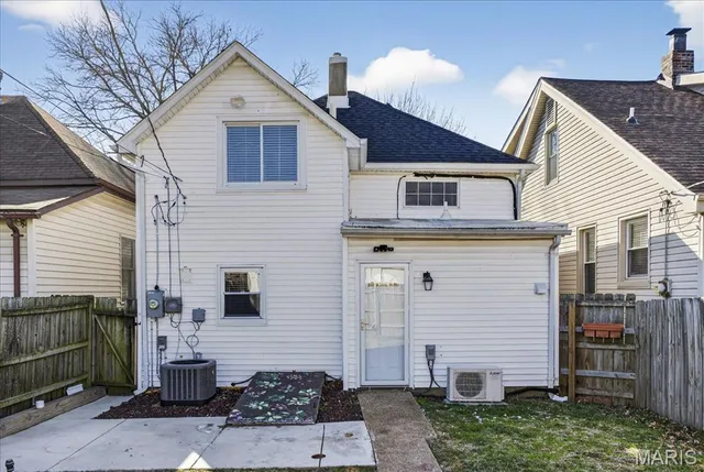 $275,000 | 4949 Blow Street, St. Louis, MO 63109