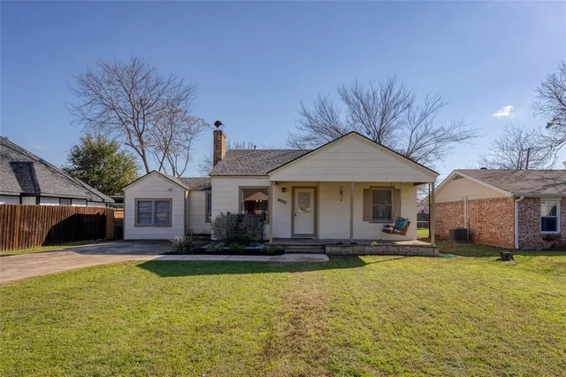 $2,000 | 4525 Almena Road, River Oaks, TX 76114