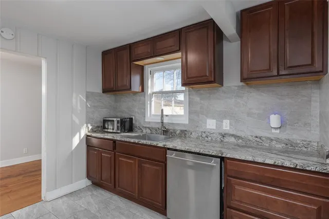 $2,000 | 4525 Almena Road, River Oaks, TX 76114