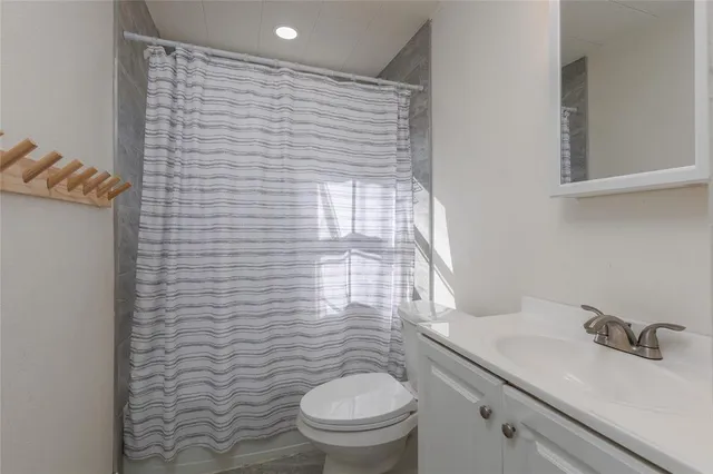 $2,000 | 4525 Almena Road, River Oaks, TX 76114