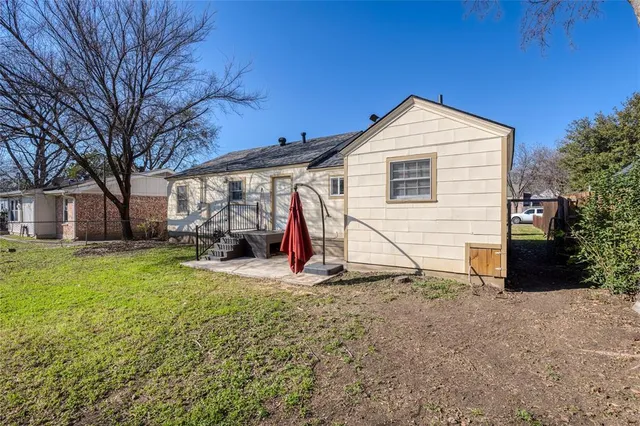 $2,000 | 4525 Almena Road, River Oaks, TX 76114