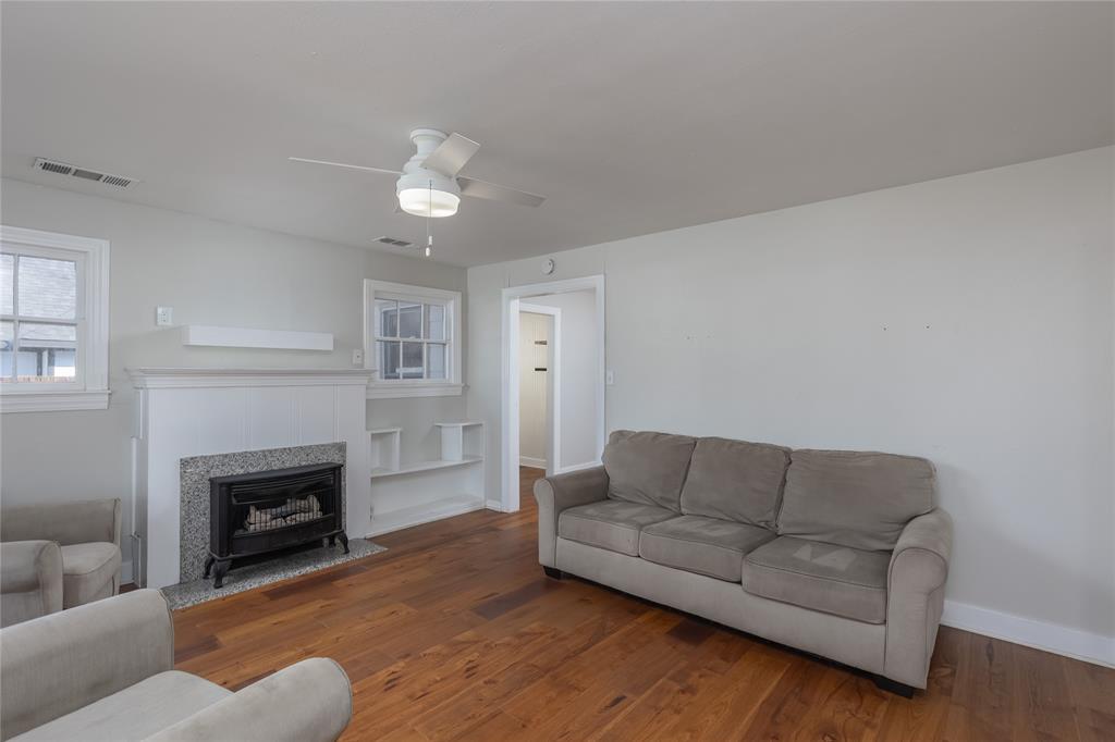 4525 Almena Road River Oaks, TX 76114 - Photo 5 of 25