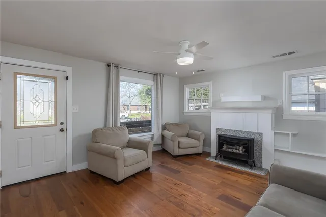 $2,000 | 4525 Almena Road, River Oaks, TX 76114