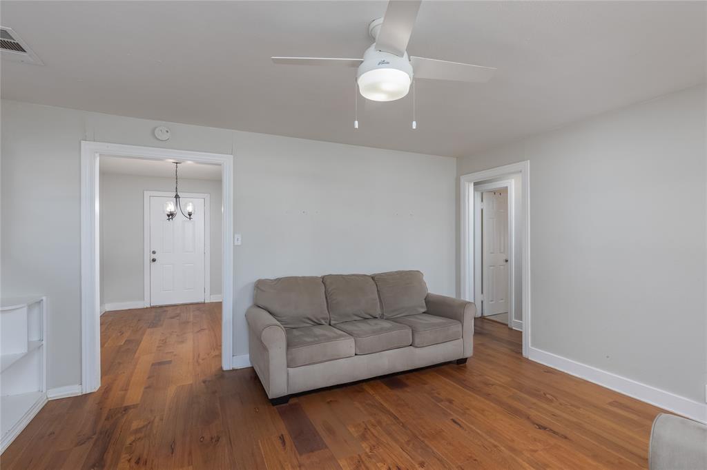 4525 Almena Road River Oaks, TX 76114 - Photo 8 of 25