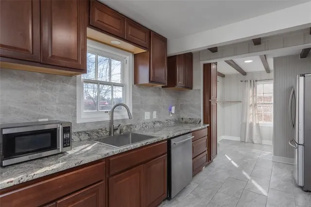 $2,000 | 4525 Almena Road, River Oaks, TX 76114