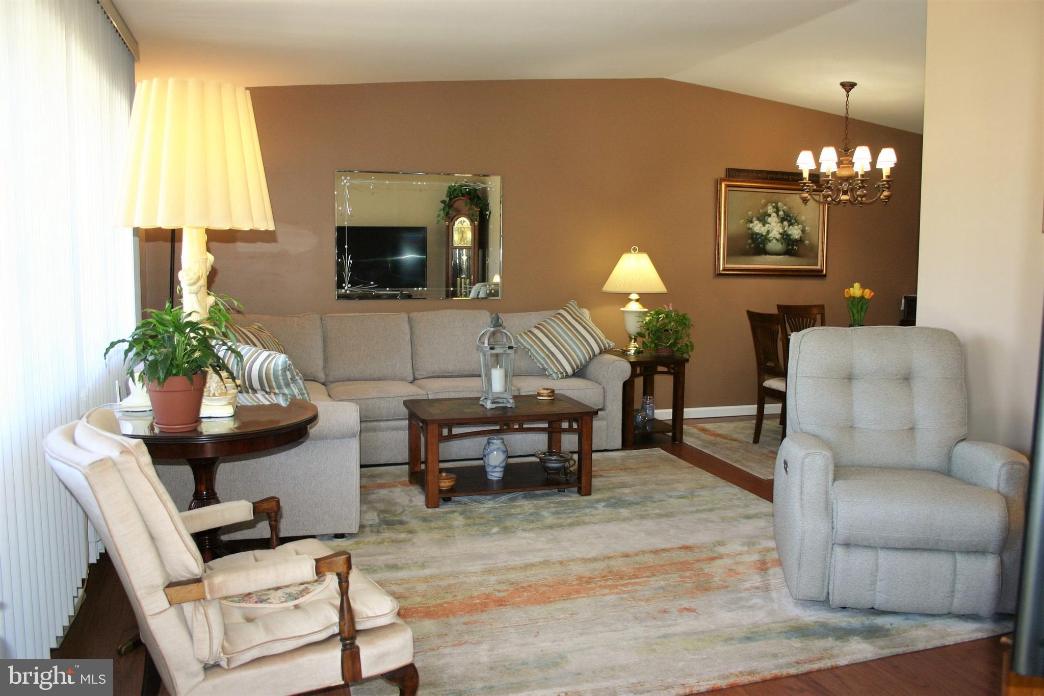 3127 Draper Street Philadelphia, PA 19136 - Photo 11 of 43 Living Room