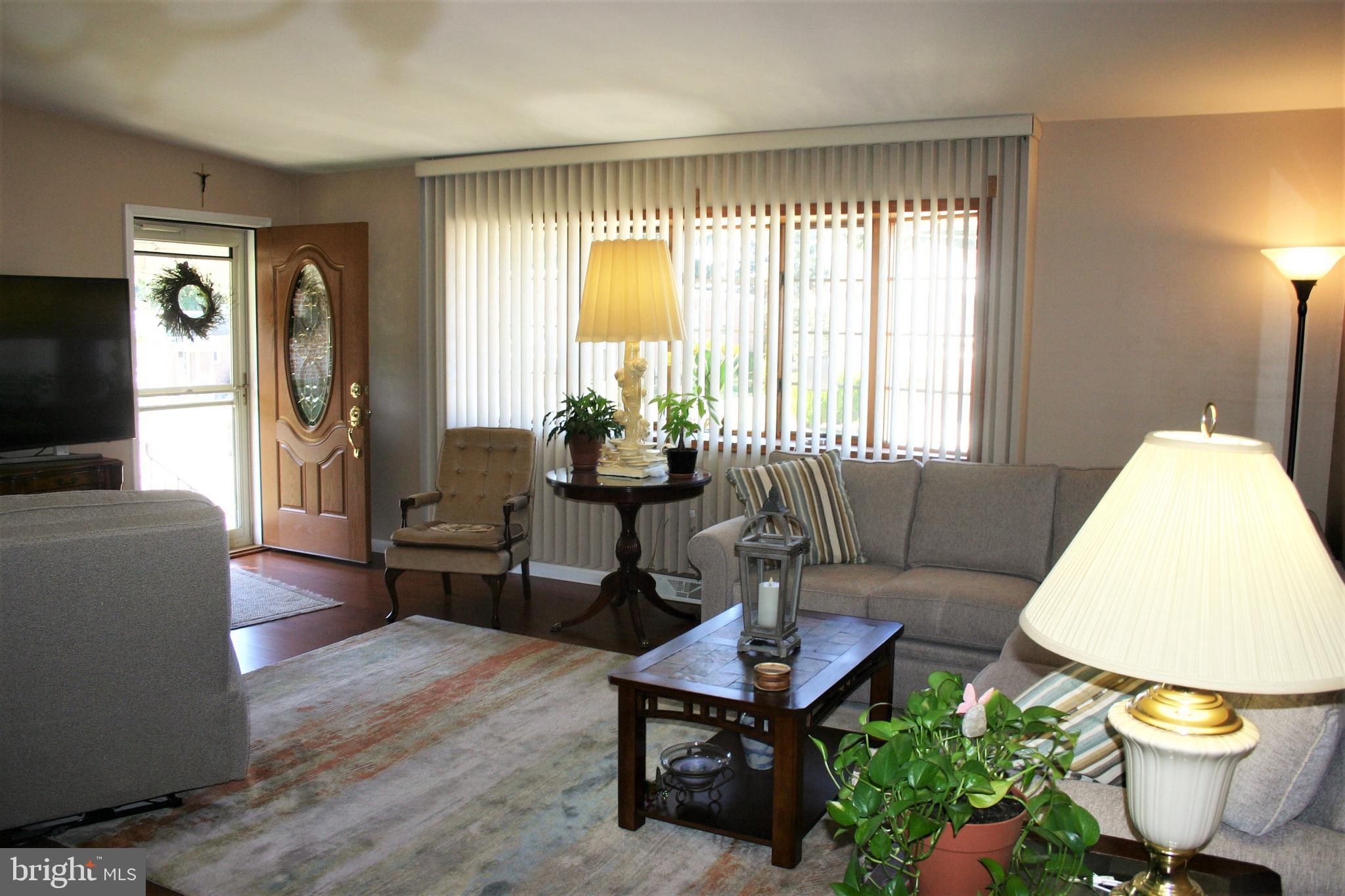 3127 Draper Street Philadelphia, PA 19136 - Photo 12 of 43 Living Room