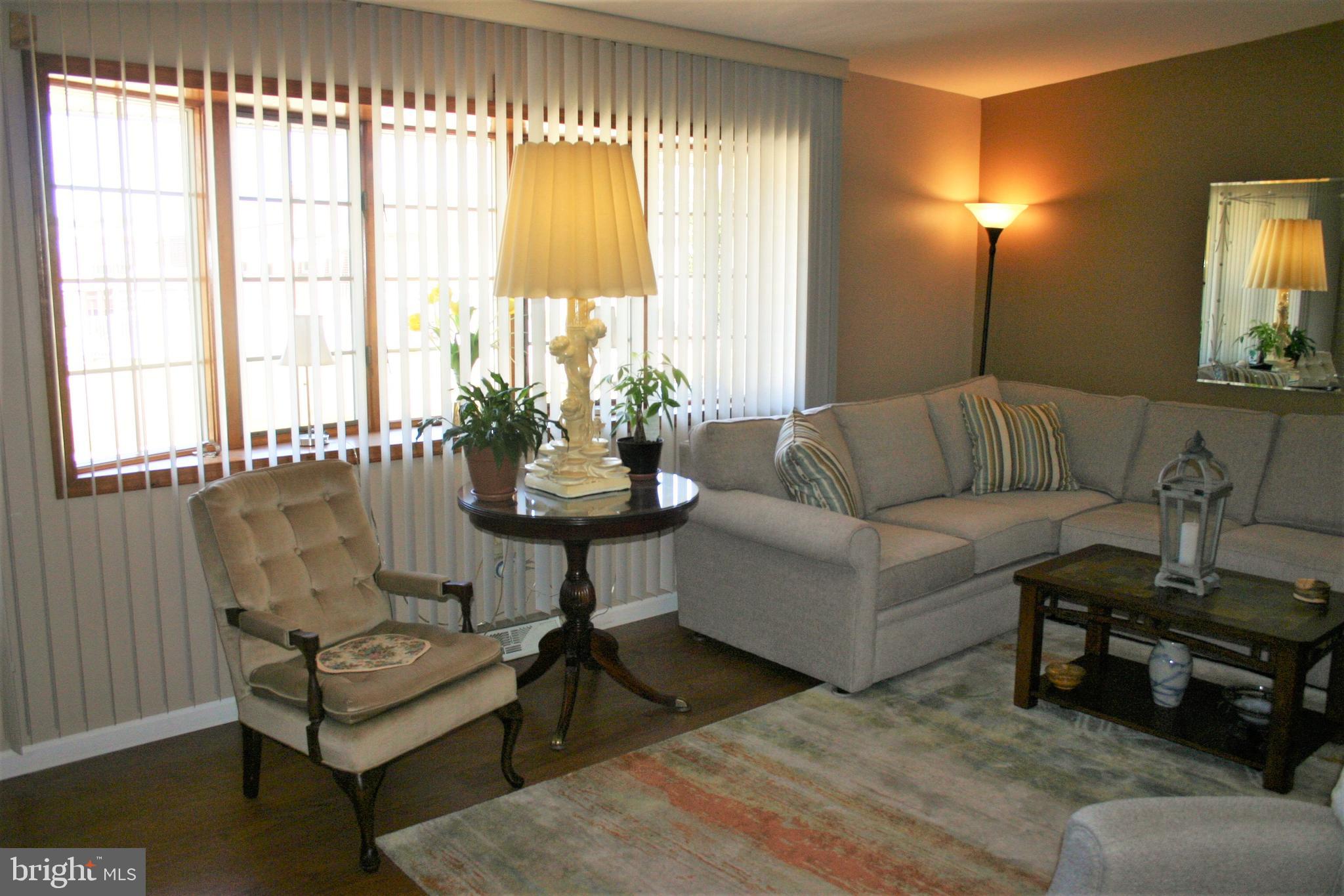3127 Draper Street Philadelphia, PA 19136 - Photo 13 of 43 Living Room