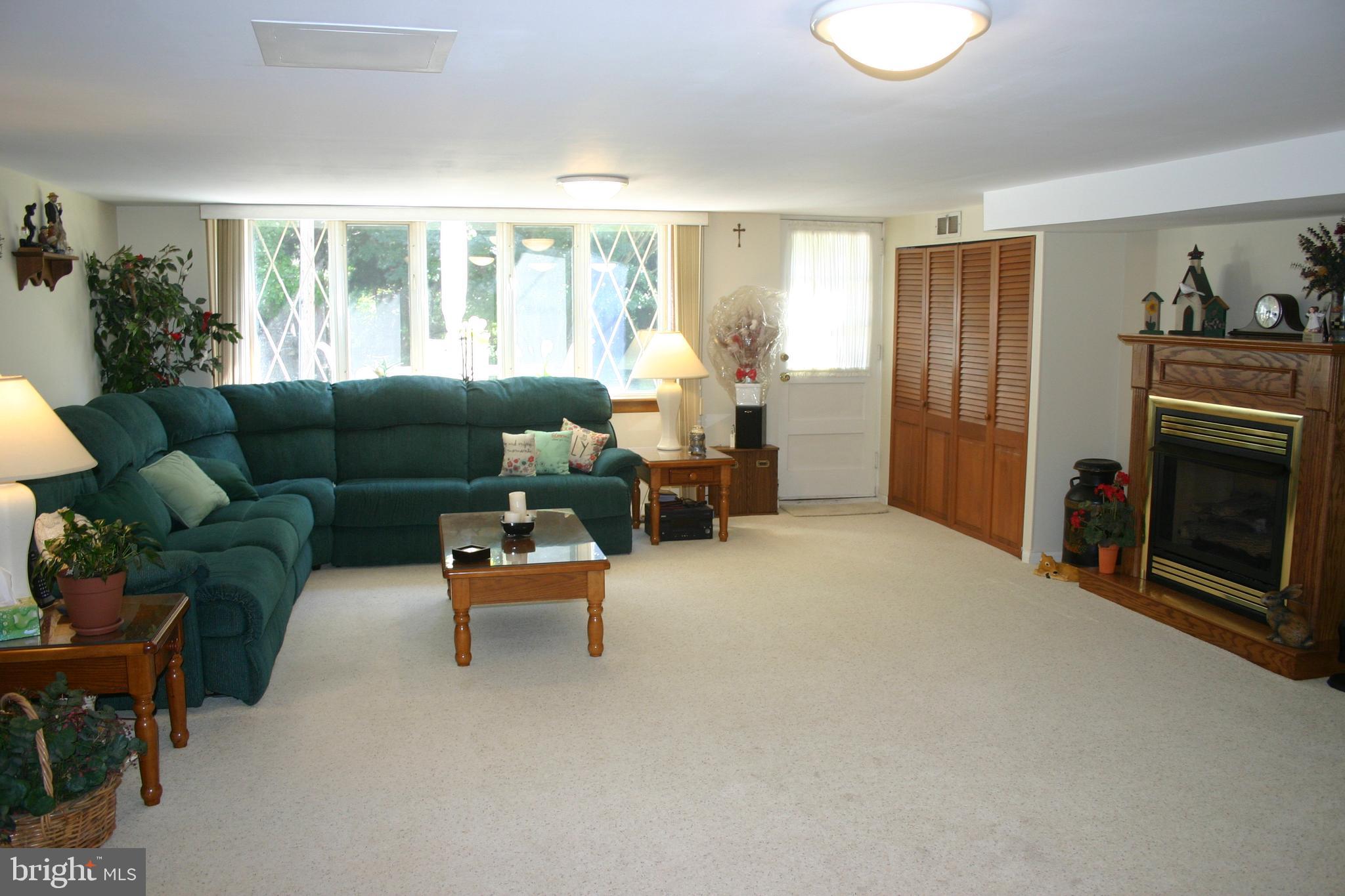 3127 Draper Street Philadelphia, PA 19136 - Photo 31 of 43 Family Room