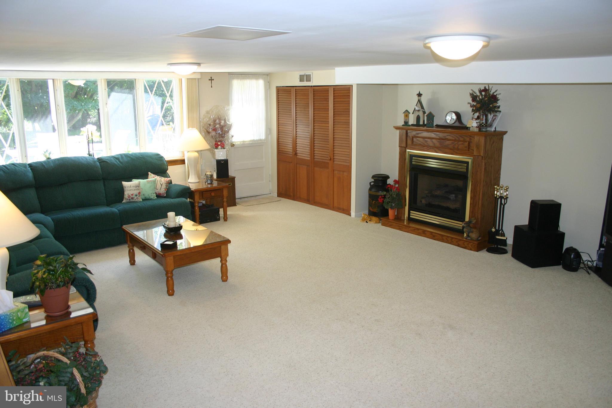 3127 Draper Street Philadelphia, PA 19136 - Photo 32 of 43 Family Room