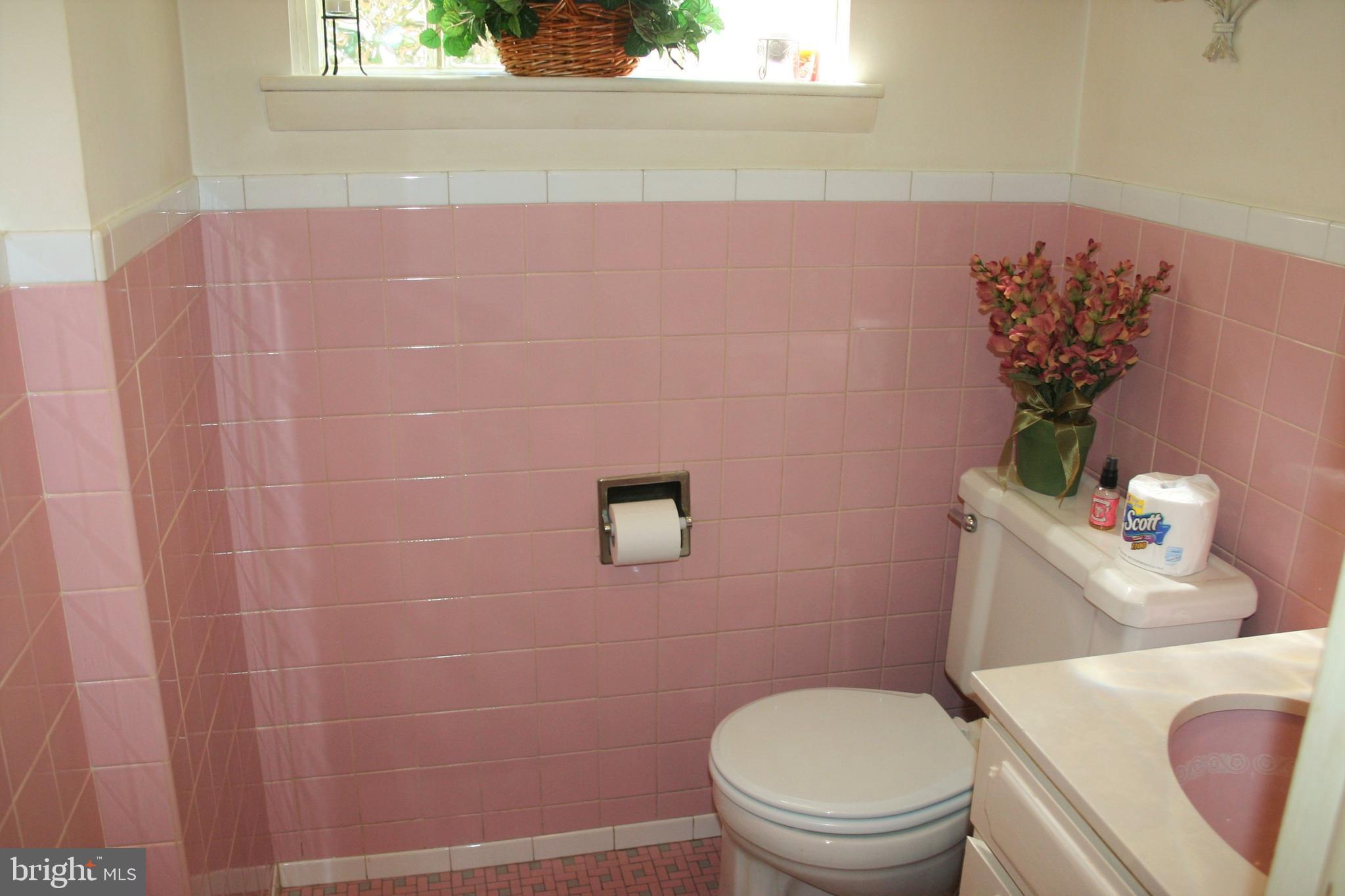 3127 Draper Street Philadelphia, PA 19136 - Photo 35 of 43 Half Bath