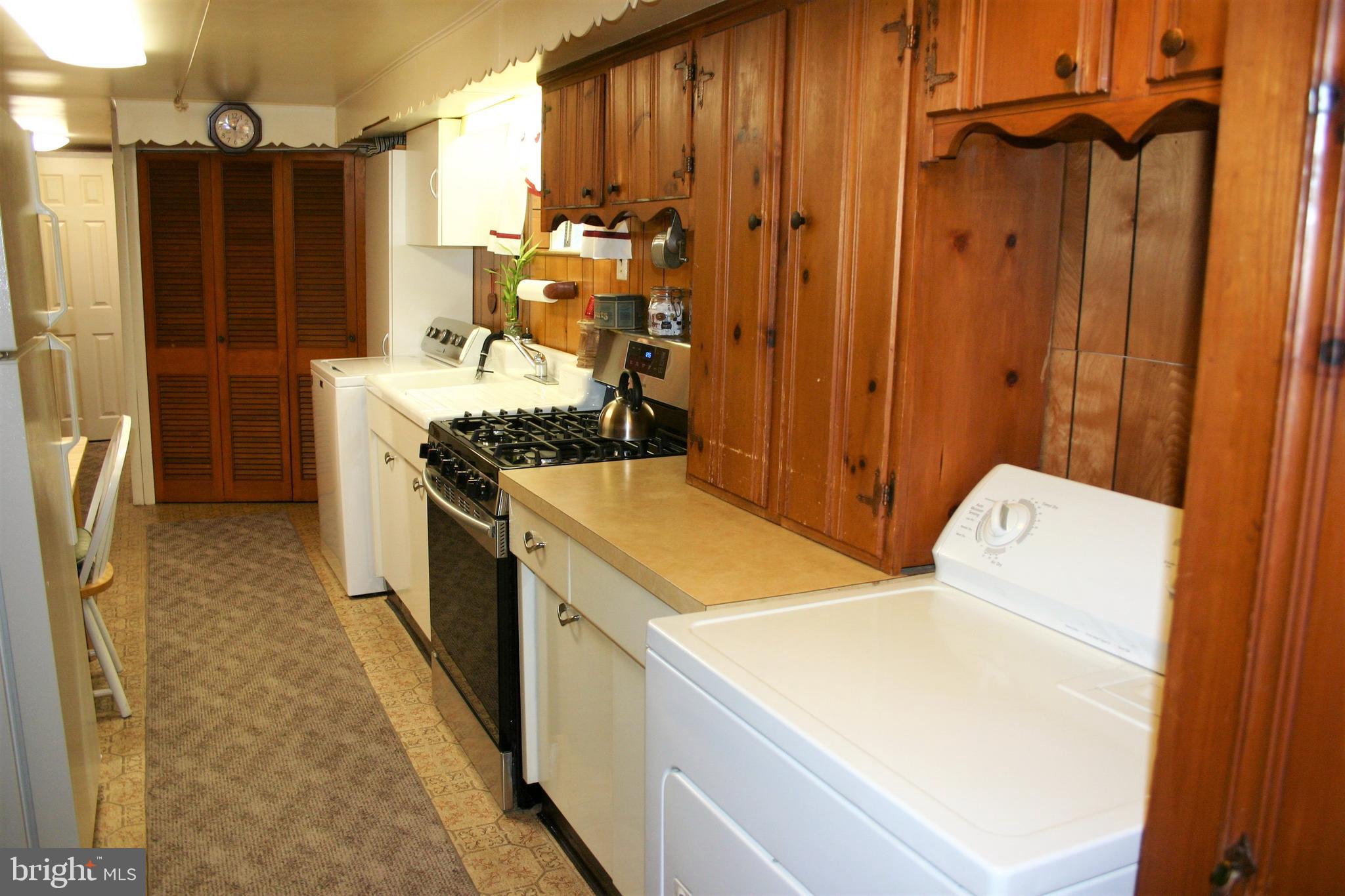 3127 Draper Street Philadelphia, PA 19136 - Photo 38 of 43 Finished Laundry Room