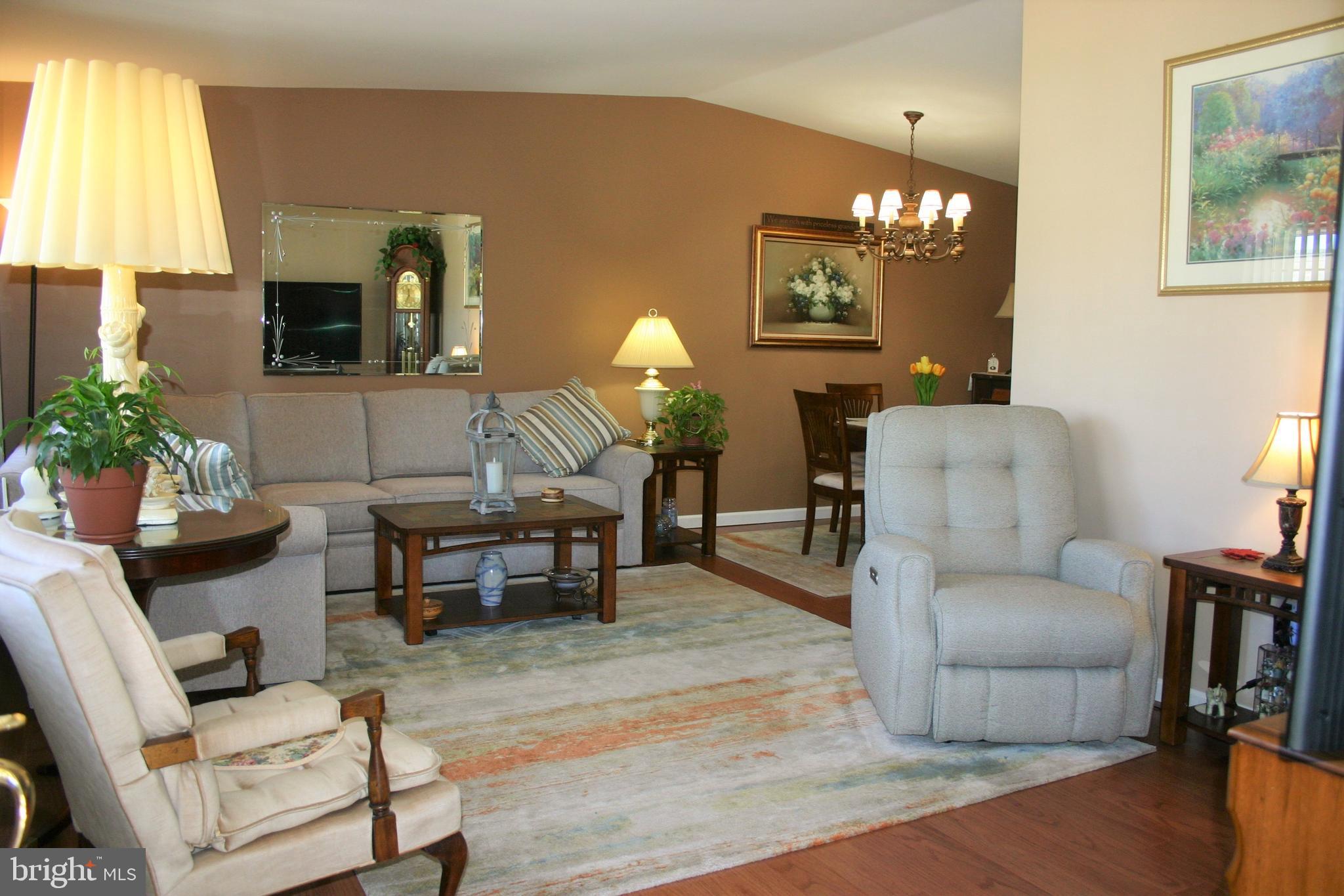 3127 Draper Street Philadelphia, PA 19136 - Photo 10 of 43 Living Room