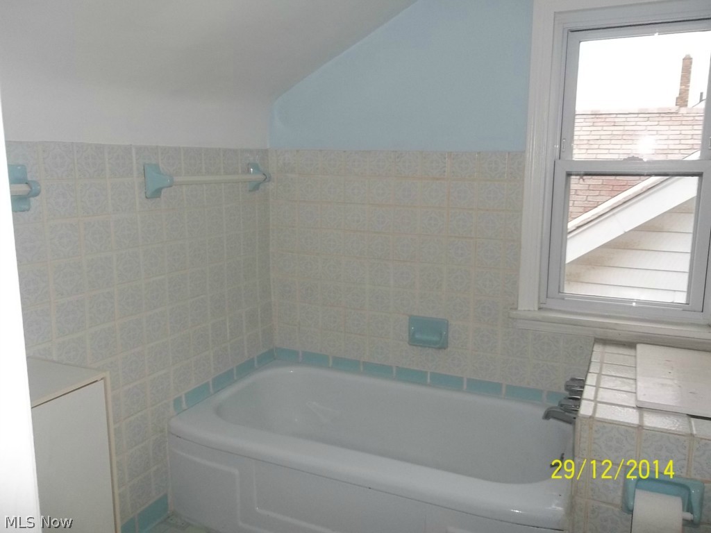 3244 Berea Road Cleveland, OH 44111 - Photo 15 of 23 2nd floor bath.