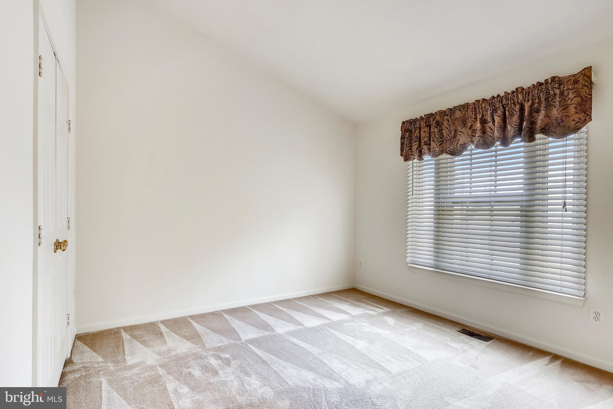 6503 Castine Lane Springfield, VA 22150 - Photo 34 of 54 Third floor bedroom