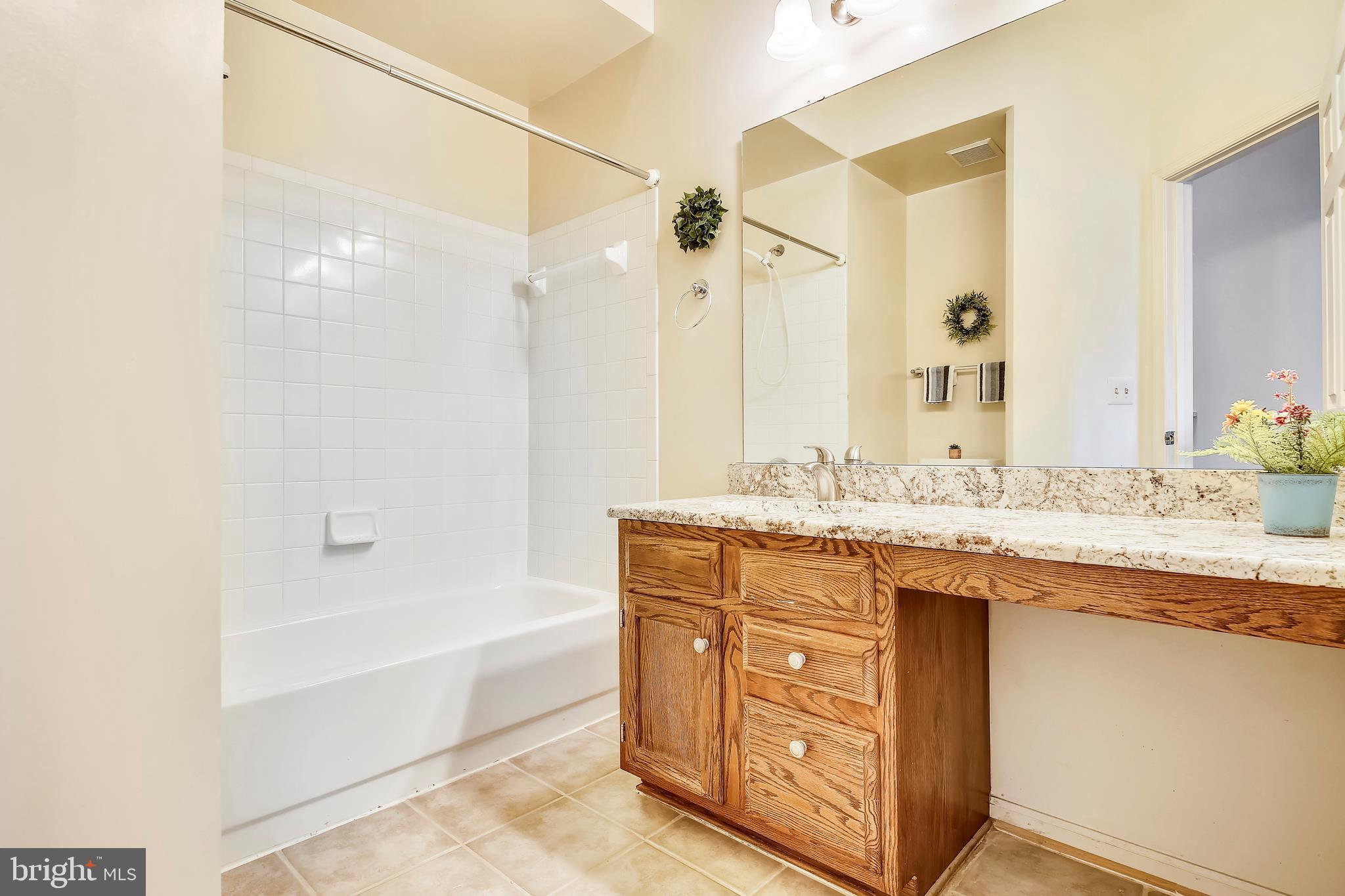 6503 Castine Lane Springfield, VA 22150 - Photo 42 of 54 Full bath in hall bath