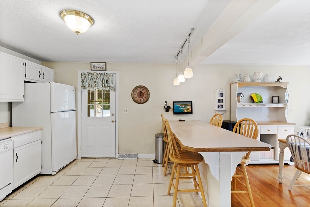 2 Judith Road Wilmington, MA 01887 - Photo 8 of 41 Gallery Image 8