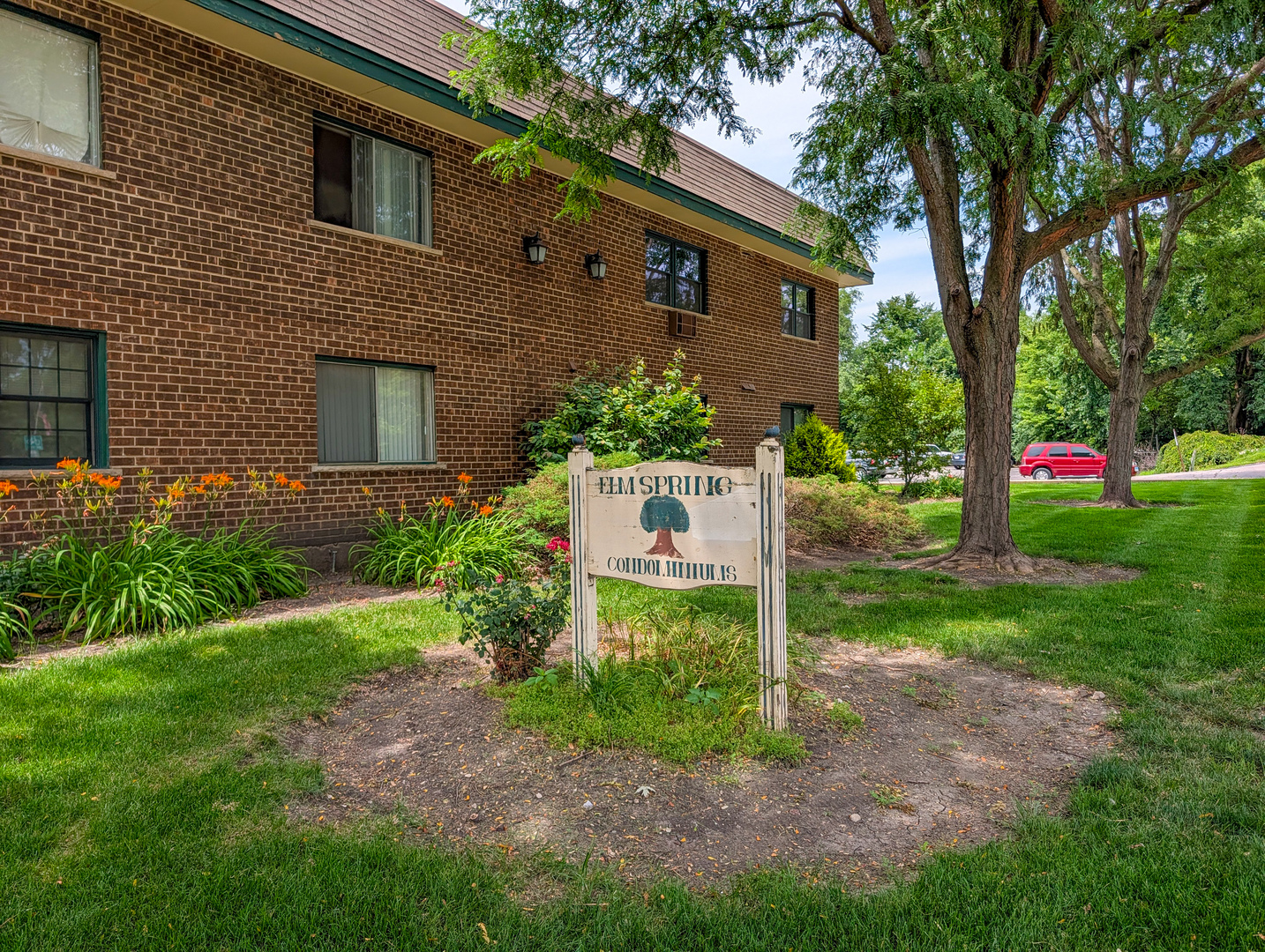 444 Spring Road, Unit 12 Elmhurst, IL 60126 - Photo 1 of 20