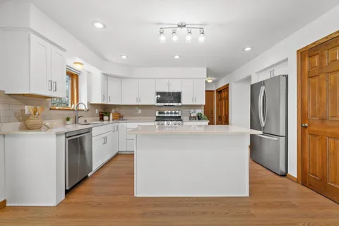 $515,000 | 921 East Park Boulevard, Oak Creek, WI 53154