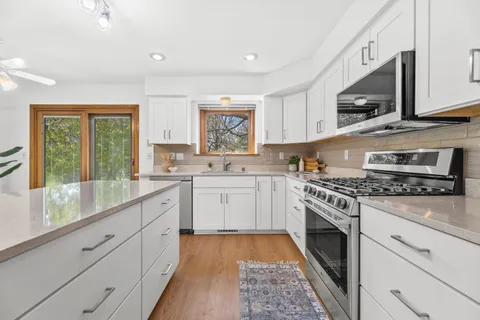 $515,000 | 921 East Park Boulevard, Oak Creek, WI 53154