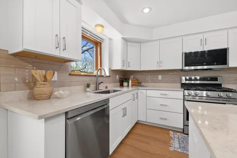 $515,000 | 921 East Park Boulevard, Oak Creek, WI 53154