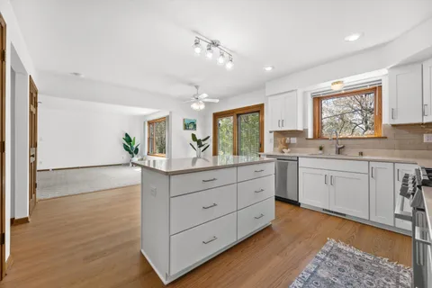 $515,000 | 921 East Park Boulevard, Oak Creek, WI 53154