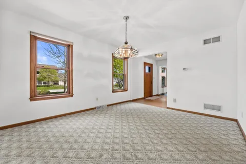 $515,000 | 921 East Park Boulevard, Oak Creek, WI 53154