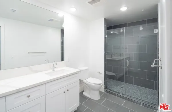 $5,195 | 3672 Jasmine Avenue, Unit 102, Palms, CA 90034