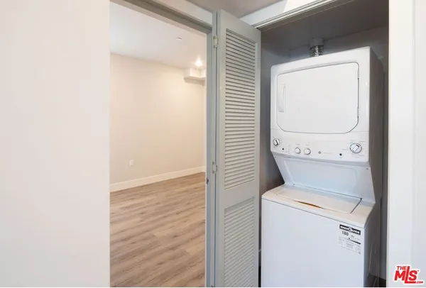 $5,195 | 3672 Jasmine Avenue, Unit 102, Palms, CA 90034