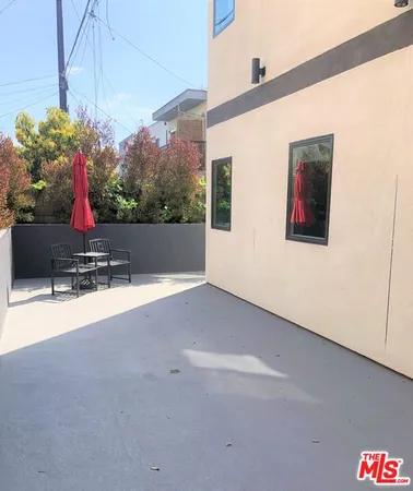 $5,195 | 3672 Jasmine Avenue, Unit 102, Palms, CA 90034