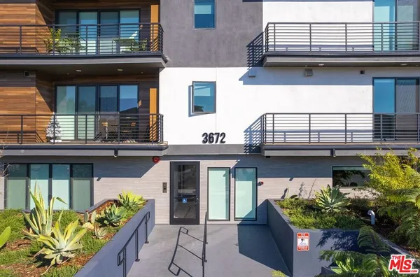 $5,195 | 3672 Jasmine Avenue, Unit 102, Palms, CA 90034
