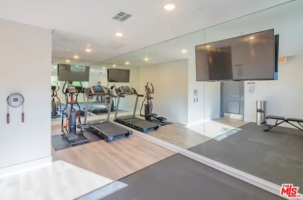 $5,195 | 3672 Jasmine Avenue, Unit 102, Palms, CA 90034