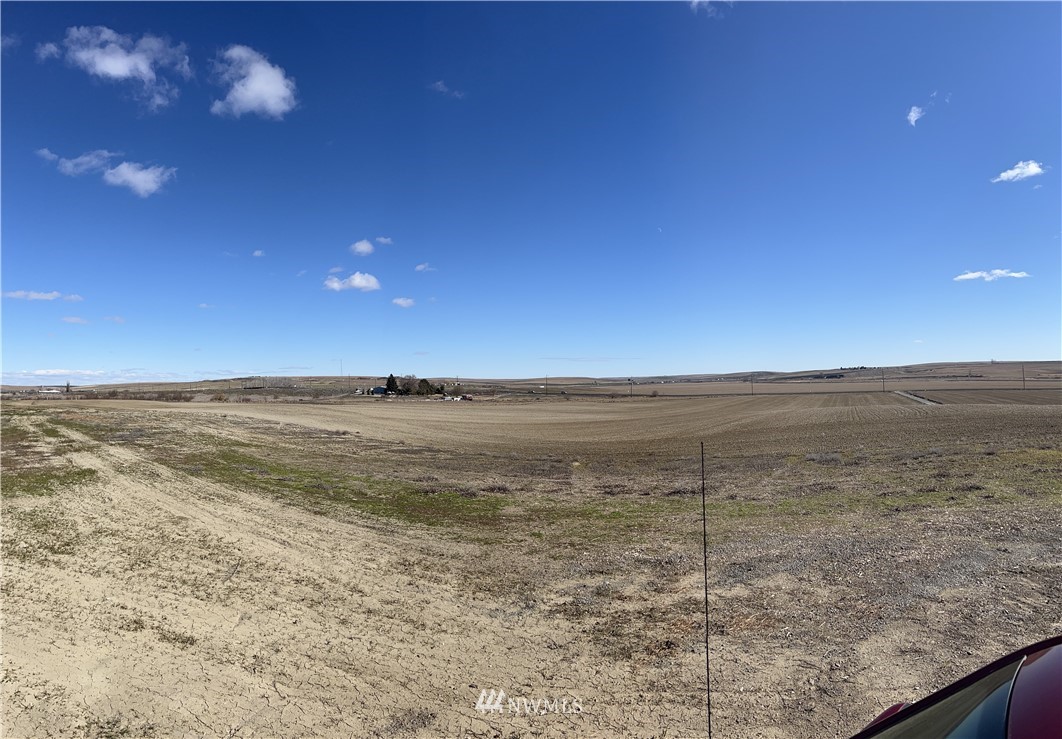512 Rd U Southeast Warden, WA 98857 - Photo 2 of 17 a view of an ocean from a room