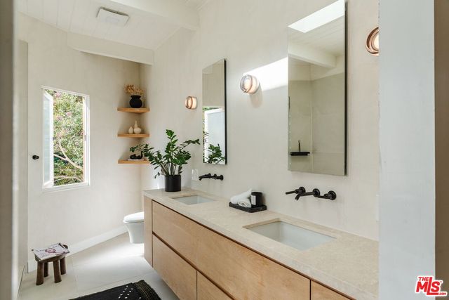 $3,198,000 | 2145 Sunset Crest Drive, Los Angeles, CA 90046