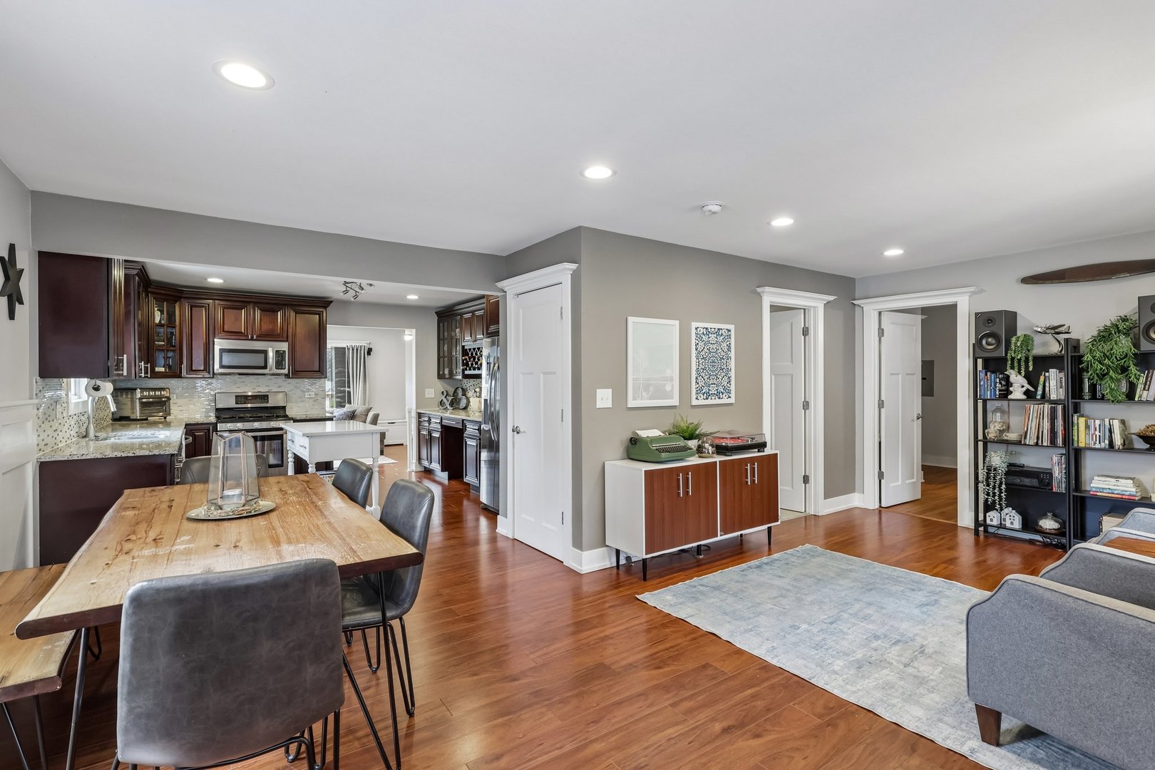 2802 Hawk Lane Rolling Meadows, IL 60008 - Photo 9 of 29