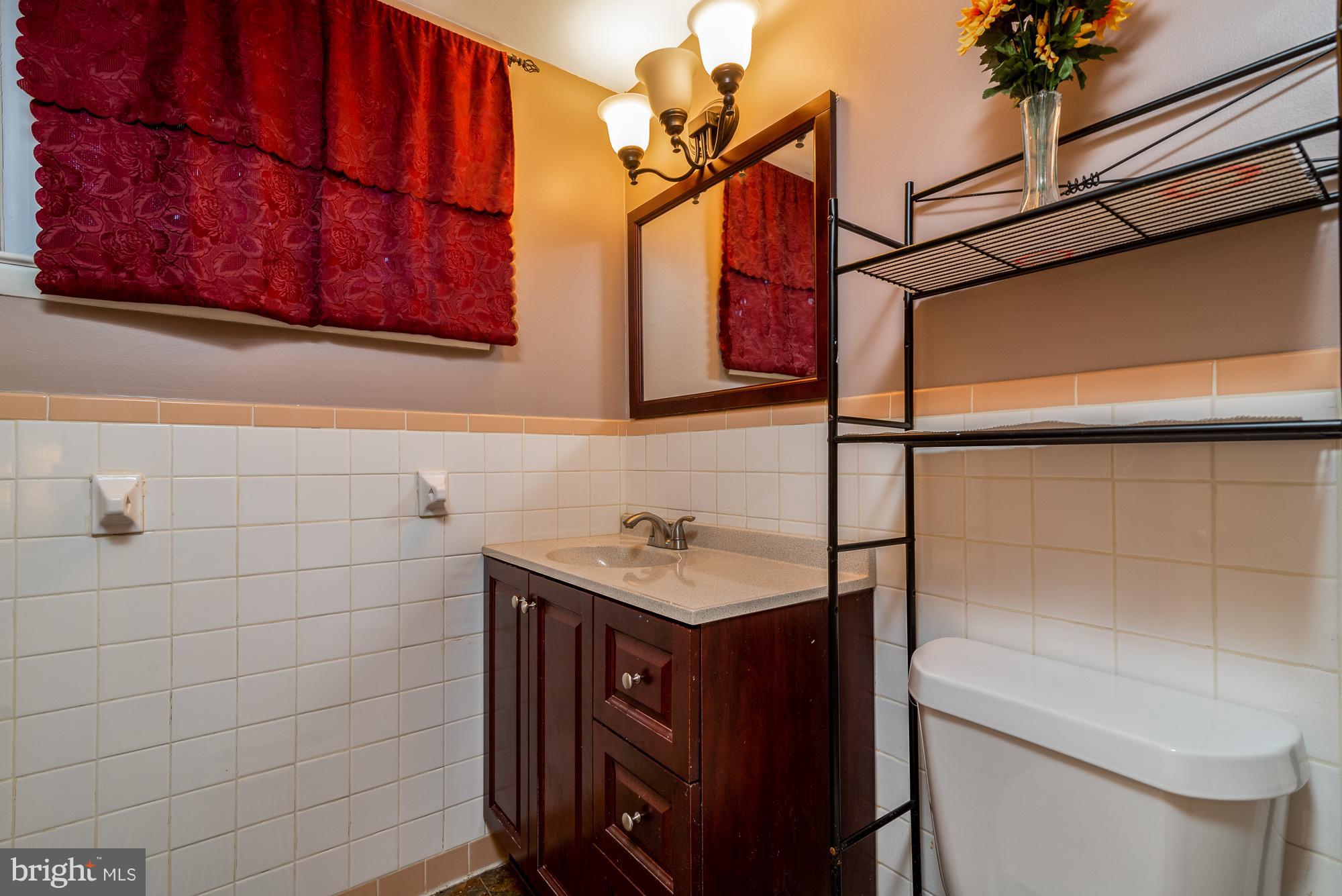 9703 Wynmill Road Philadelphia, PA 19115 - Photo 20 of 35 Master Bathroom