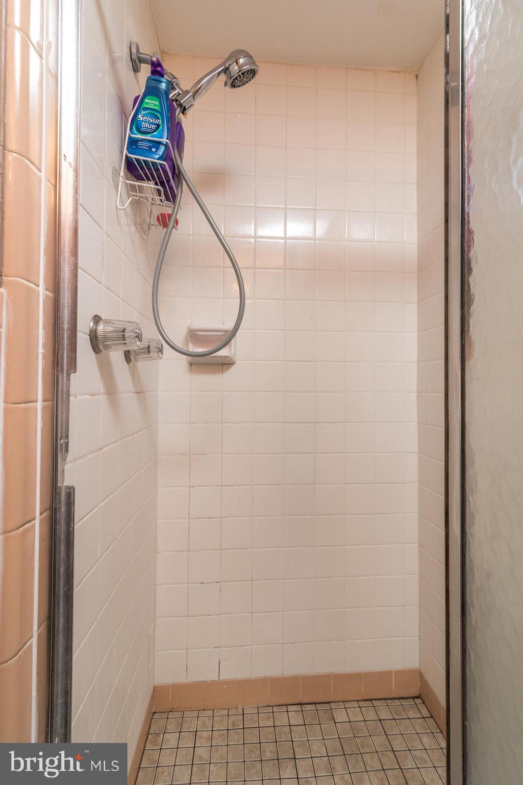 9703 Wynmill Road Philadelphia, PA 19115 - Photo 21 of 35 Master bathroom