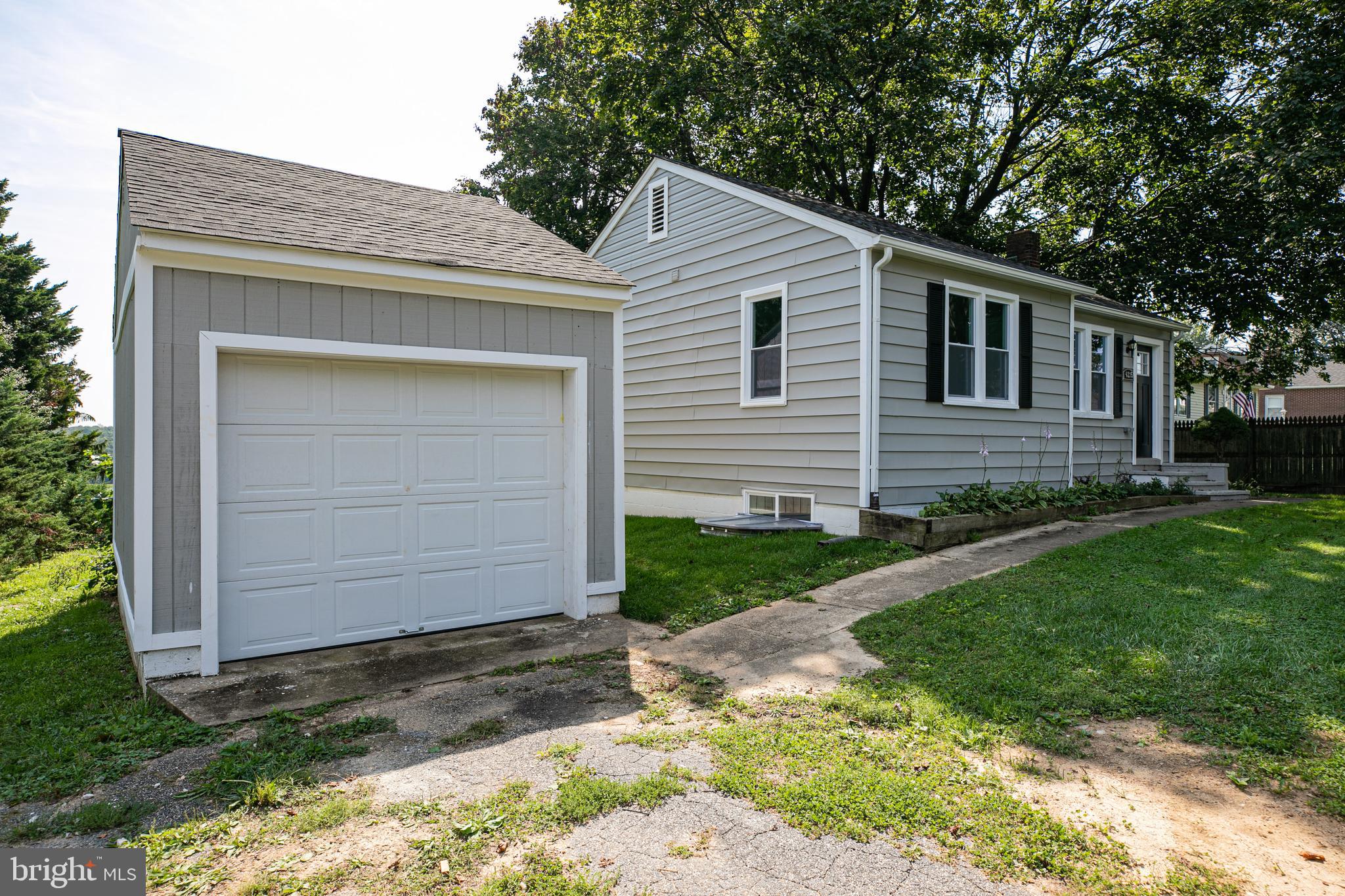 4215 Upper Beckleysville Road Hampstead, MD 21074 - Photo 3 of 38