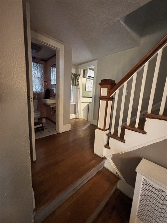 127 Melha Avenue Springfield, MA 01104 - Photo 24 of 41