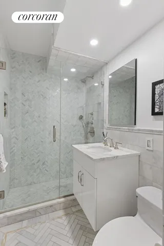 $2,950,000 | 200 East 78th Street, Unit 11DE | Upper East Side