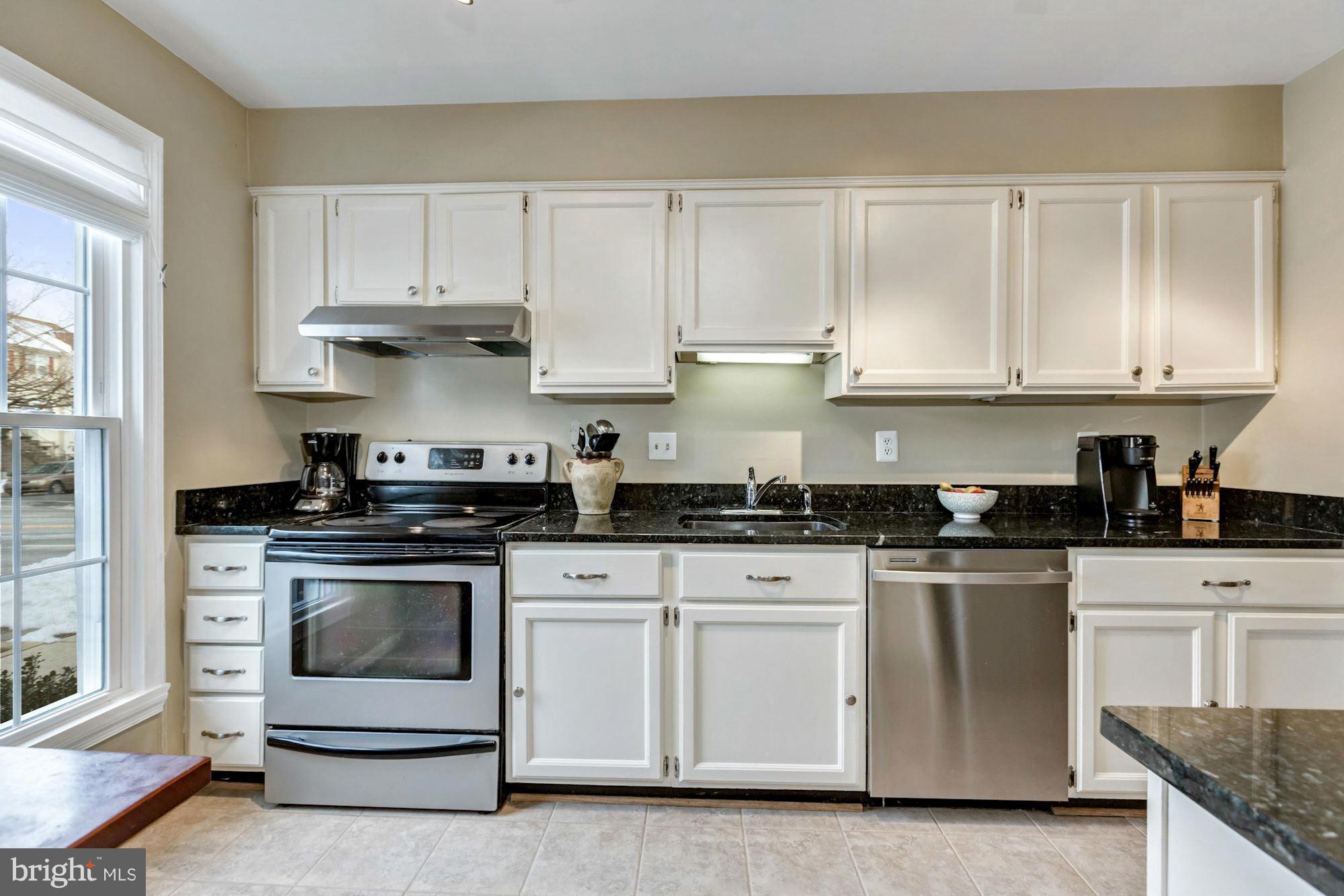426 West Glebe Road Alexandria, VA 22305 - Photo 3 of 27 Updated Kitchen